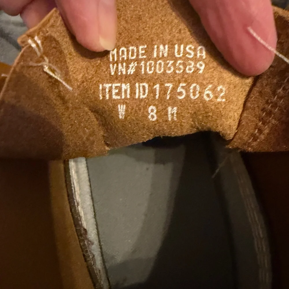 LIKE NEW L.L. Bean women’s Bean Boots brown Size 8 , 6 inches